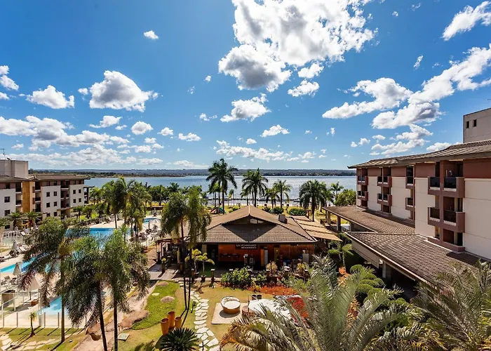 Life Resort beira lago próx a esplanada