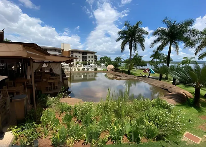Life Resort beira lago próx a esplanada